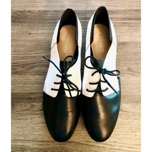 Nine West Shoes | Black & White Oxford Vintage Style Flat